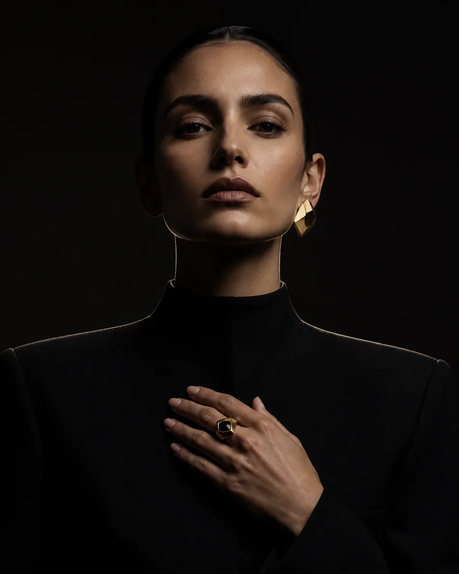 Noir collection portrait in black and gold