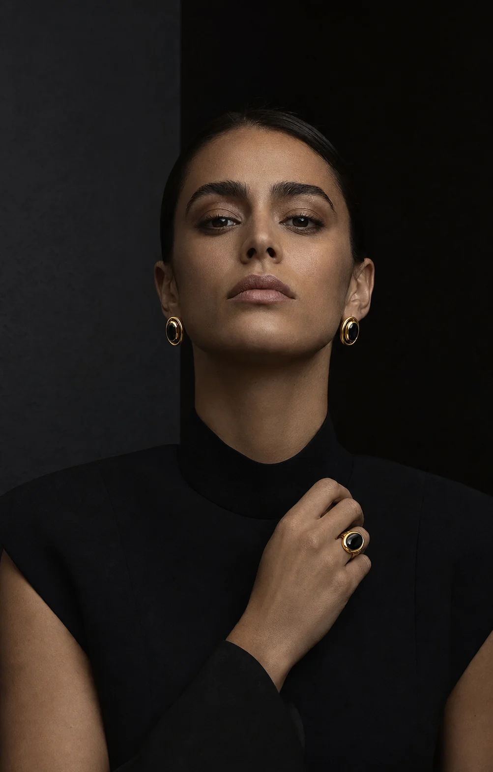 Noir campaign portrait